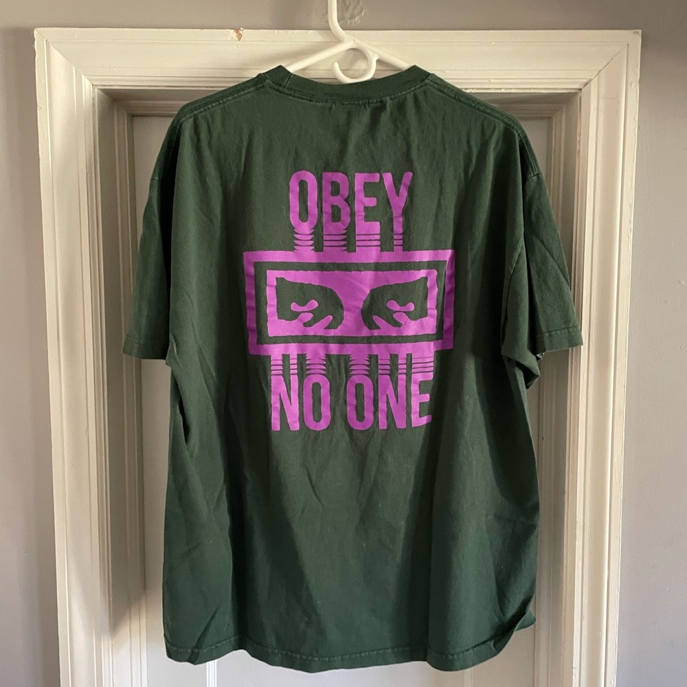 Obey t shirt size XL